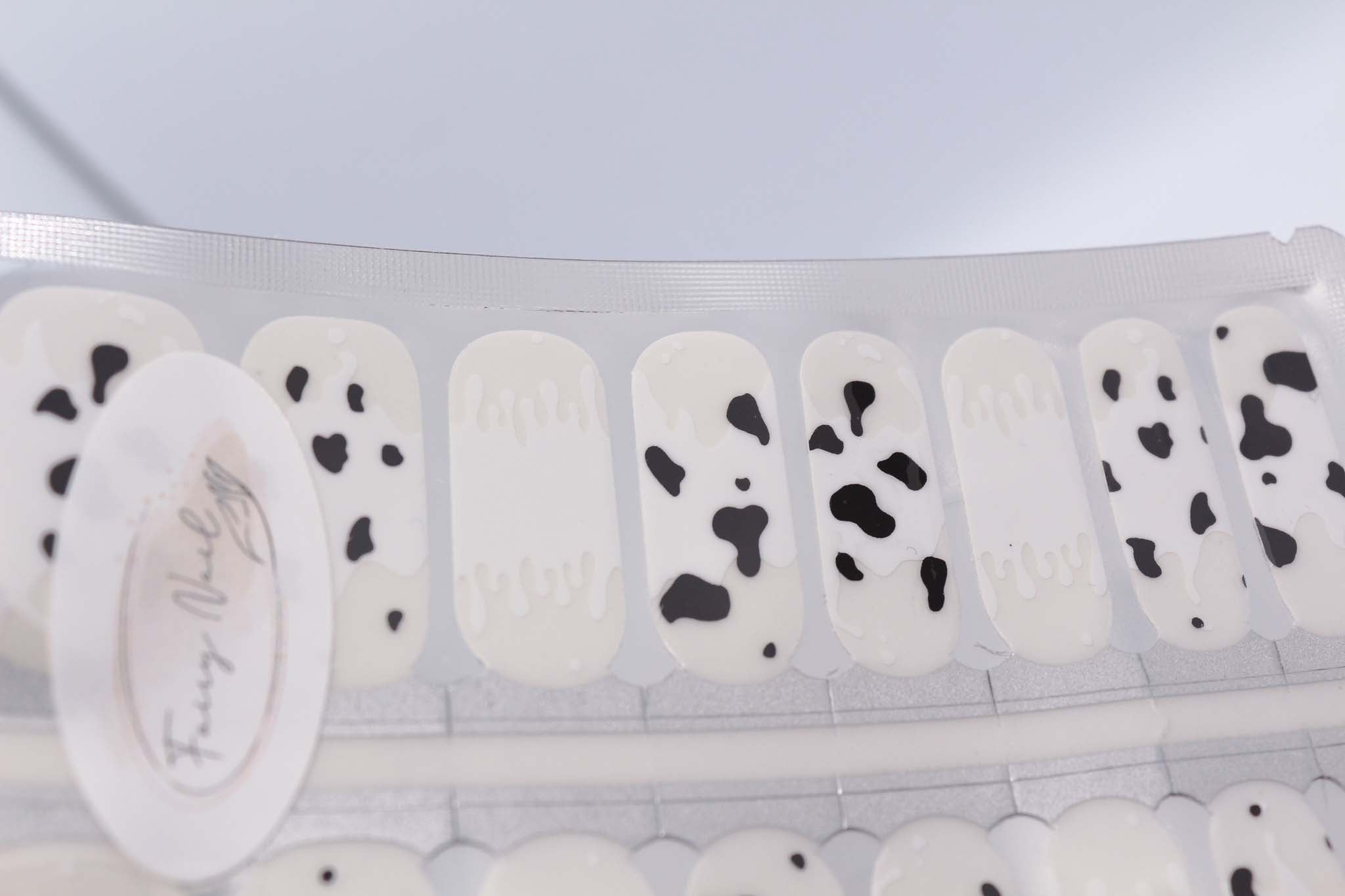 Drip - Black & White