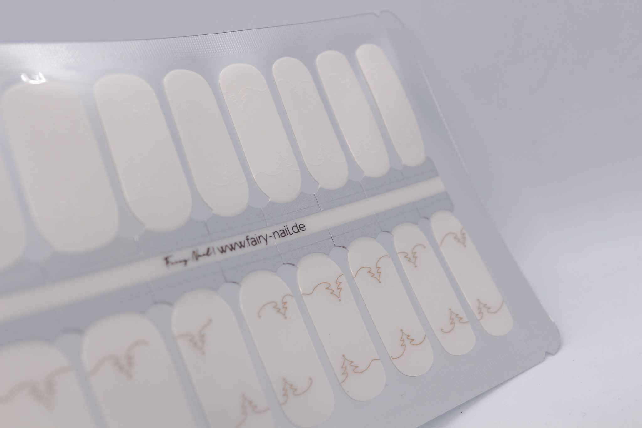 Under the christmas tree - gold & white